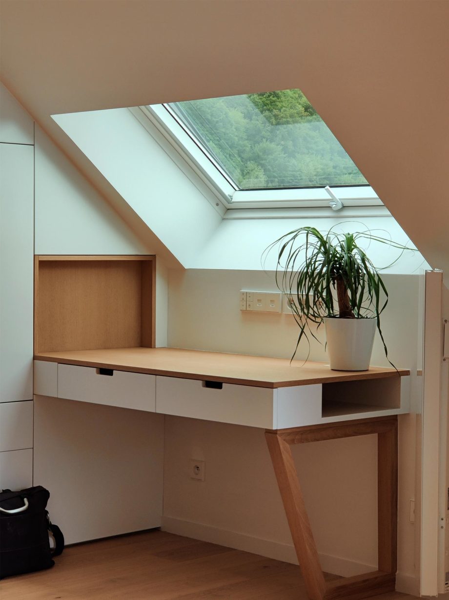 Detail-bureau-master-room