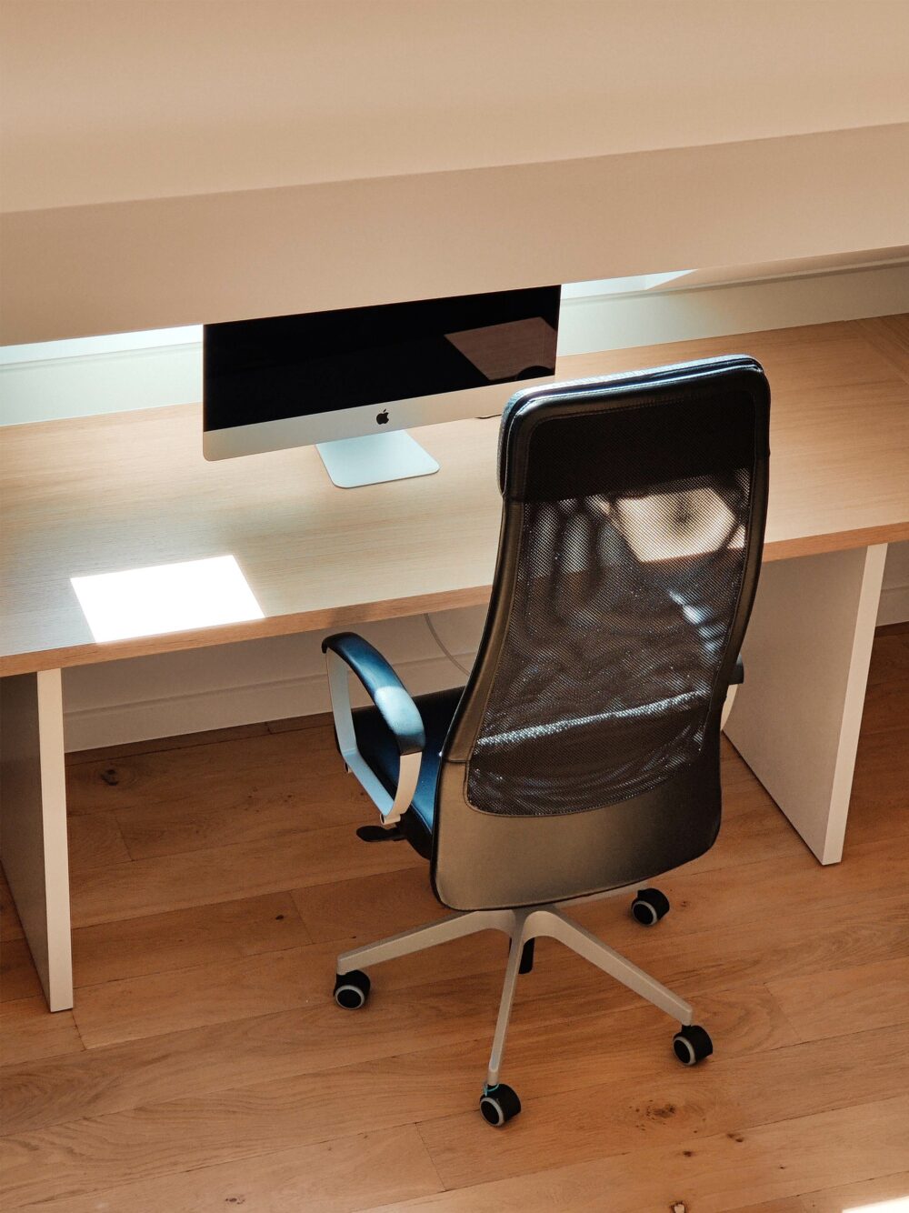 detail-bureau-et-chaise