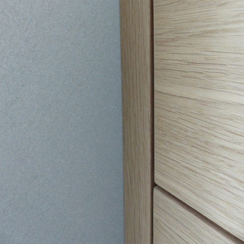 détails jonction meuble en chêne et carrelage marazzi